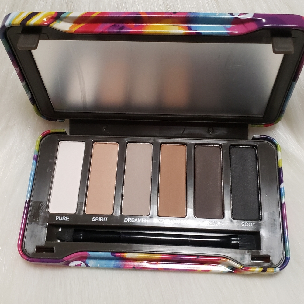 Nudes eyeshadow and lipgloss gift set. Gift basket. - Picture 10 of 15